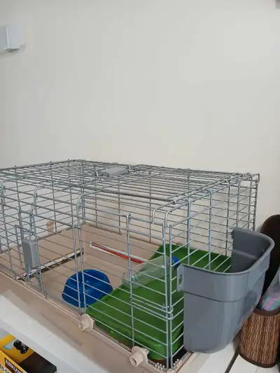 Pet cage, 29 X 18 inches, very good quality. No need anymore. Take it for $20.
