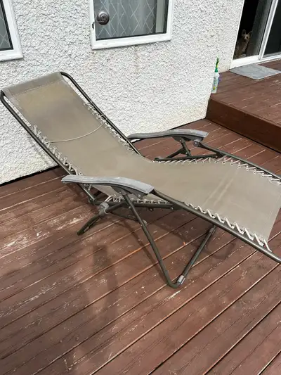 Folding outdoor patio chair with mattress