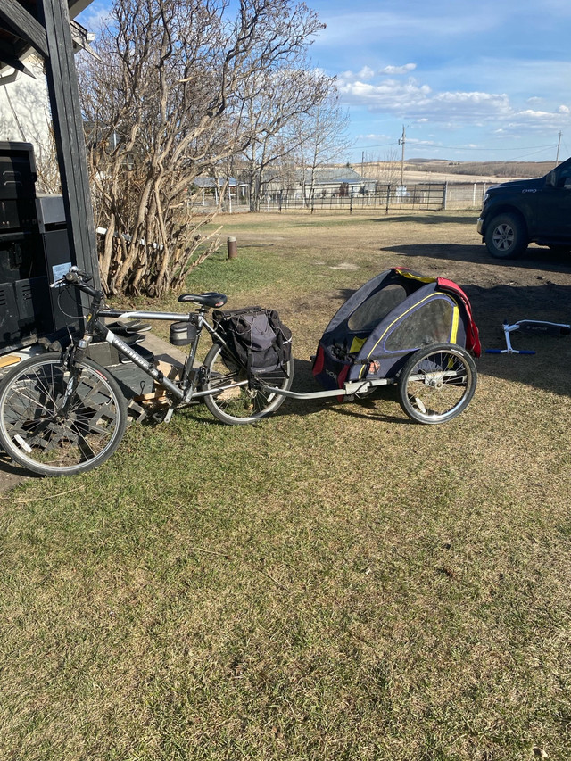 Bike and kids trailer  in Mountain in Red Deer