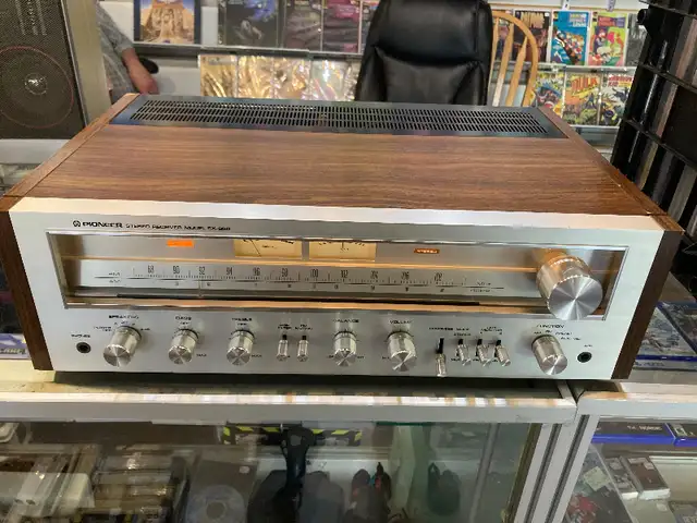 PIONEER SX-650 Récepteur Amplificateur 1976 Vintage Vinyle Tuner in Stereo Systems & Home Theatre in Sherbrooke - Image 2