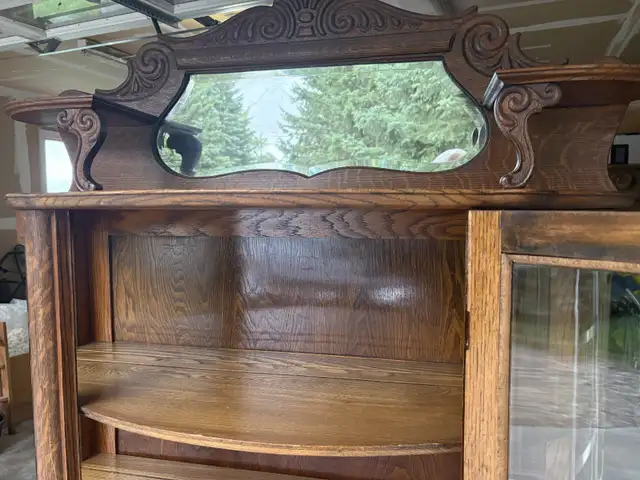 China/Curio Cabinet Oak & Glass Vintage in Hutches & Display Cabinets in Calgary - Image 5