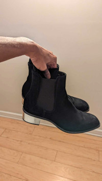 Men's Chelsea boots, size 10