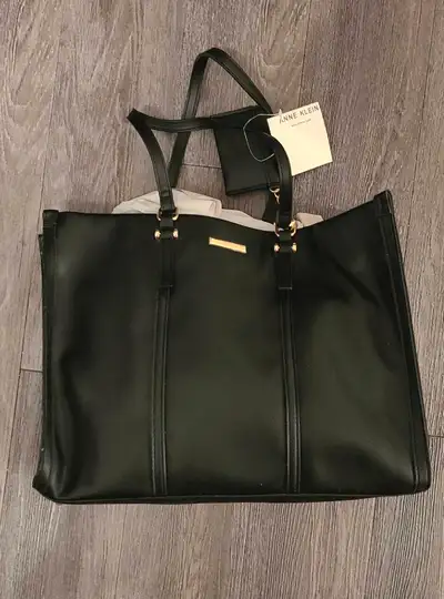 Sac à main neuf, noir, en cuir Anne Klein
