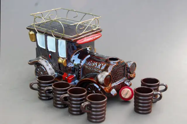 Antique Truck Ceramic Spirits Decanter w/ Shot Glasses (Empty) in Arts & Collectibles in City of Toronto - Image 3