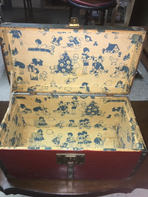 Childs Toy Trunk in Arts & Collectibles in Sarnia - Image 2