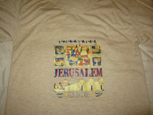 NEW .. JERUSALEM SWEAT SHIRT and CAP and HANGING EMBLEM dans Hommes  à Hamilton - Image 4