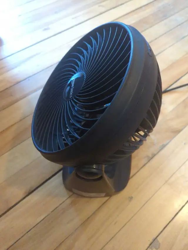 Amazon Basics Air Circulator Fan602765259556802561