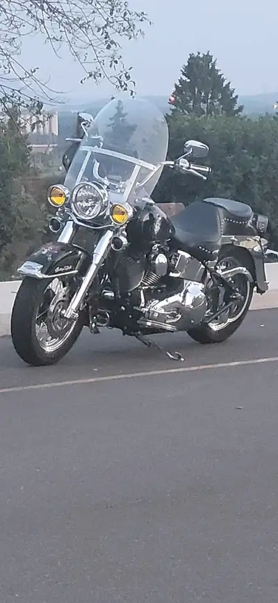 06 Heritage softail classic with 95 BIG Boar Kit, lots of chrome driver backrest and detachable wind...