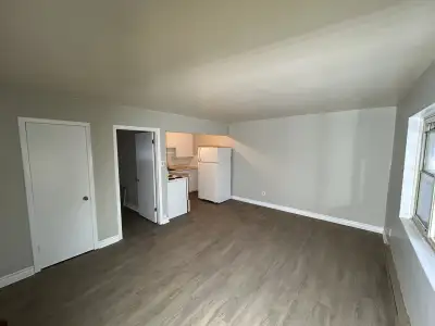 1 bedroom apartment located in Wingham ON. Newly renovated with new appliances, paint, flooring. Loc...