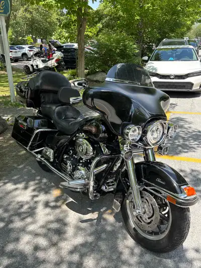 Harley Davidson FLHTC J’ai un kit pour changement d’huile/ filtreur chromer pièces d’origine. Pneus...