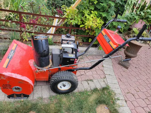 snowblower for sale. in Snowblowers in Mississauga / Peel Region - Image 3
