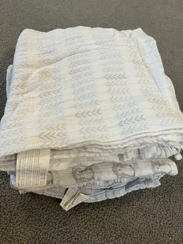 Baby muslin blankets in Multi-item in Ottawa - Image 2