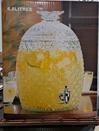Brand New Pineapple Beverage Dispenser & Glasses For Sale