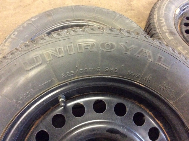 225/60/16 Uniroyal Tiger Paw ice & snow tires on rims w/ TPMS in Tires & Rims in City of Toronto - Image 4