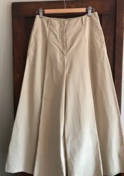 Weekend Max Mara Wide Culotte. Made in Italy. Size 8-10, View more