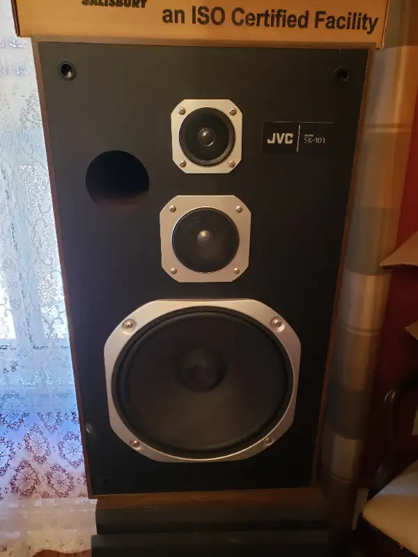 Vintage JVC Floor Speakers in General Electronics in Markham / York Region - Image 4