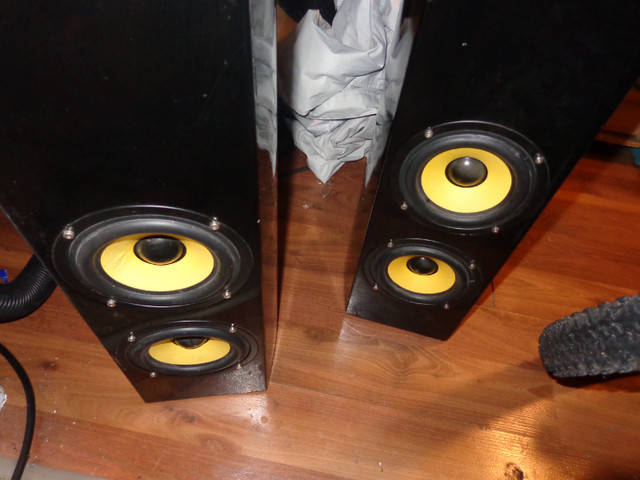 Accusound Upright Tower Speakers ES 55 Significant Damage $100 in General Electronics in Edmonton - Image 3