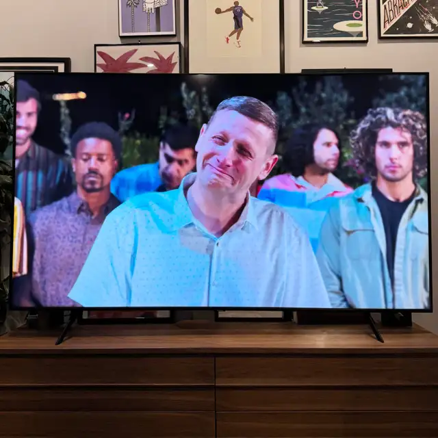 Samsung 75" QLED 4K Smart TV in TVs in City of Toronto - Image 2