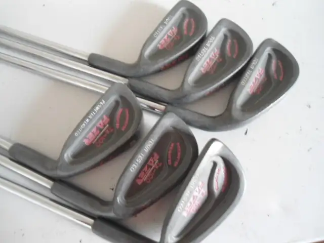 SET OF LADIES FAZER RIGHT HANDED GOLF CLUBS WITH GOLF BAG in Golf in Sudbury - Image 6