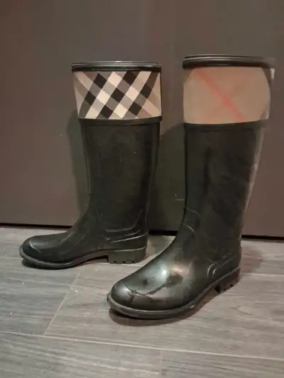 Burberry Rainboots Womens 7, View more