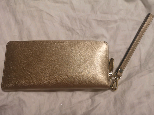 MICHAEL KORS LARGE GOLD WALLET WITH STRAP in Women's - Bags & Wallets in Barrie - Image 2