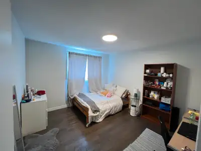 Looking to transfer my lease for student housing From May 2025 to August 2025 (room is available aft...
