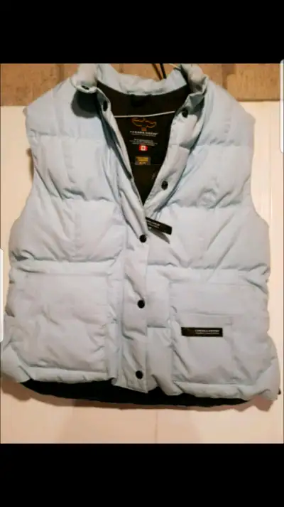 CANADA GOOSE DOWN VEST WOMENS SIZE XL LIGHT BLUE., View more