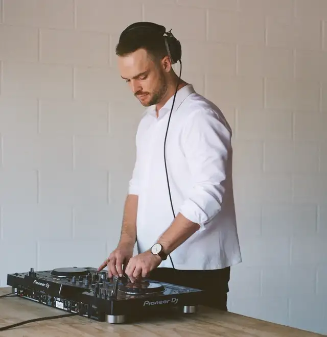 Professional DJ - Weddings, Parties & Events62863244143362125