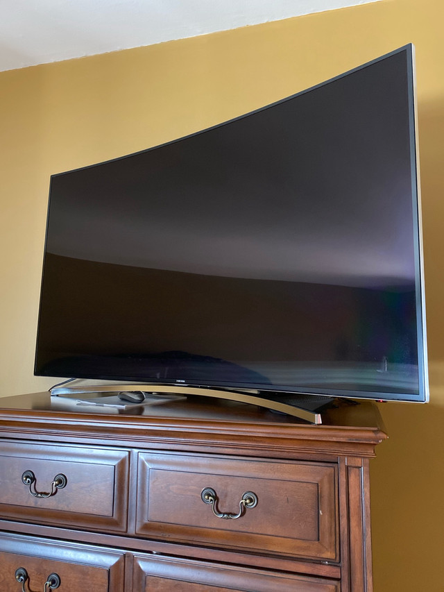 Télévision intelligente 55pouces curve dans Téléviseurs  à Saguenay