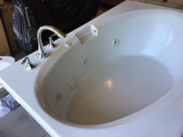 Jetted tub in Plumbing, Sinks, Toilets & Showers in Cranbrook