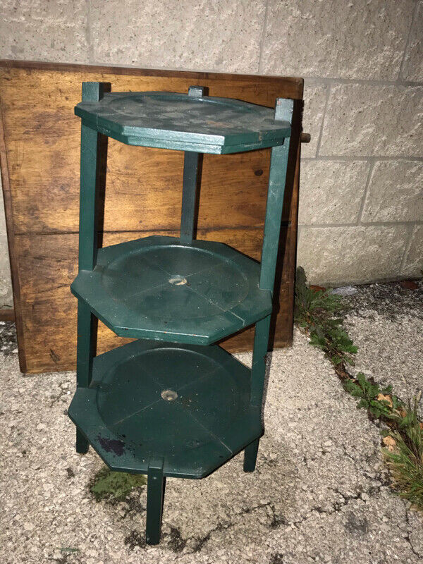 VINTAGE WOODEN ORIGINAL PAINT 3 TIER PIE STAND / FLOWER STAND in Arts & Collectibles in Mississauga / Peel Region