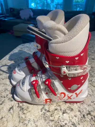 Girls and boys ski boots 19.5-20.5, View more