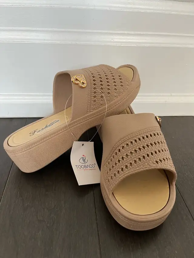 Brand New Sandals  in Women's - Shoes in Hamilton - Image 3