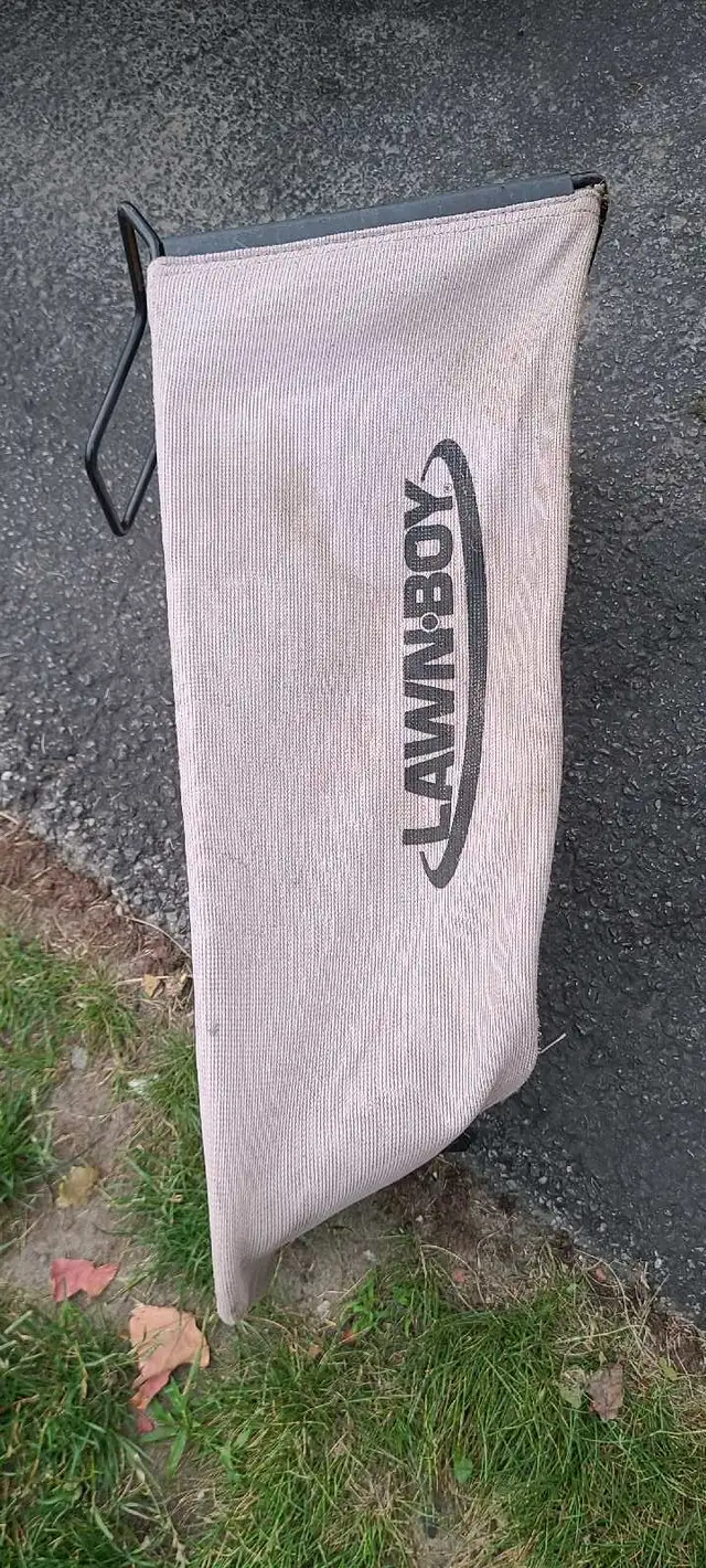 Lawnboy Lawnmower Bag in Lawnmowers & Leaf Blowers in Annapolis Valley - Image 4