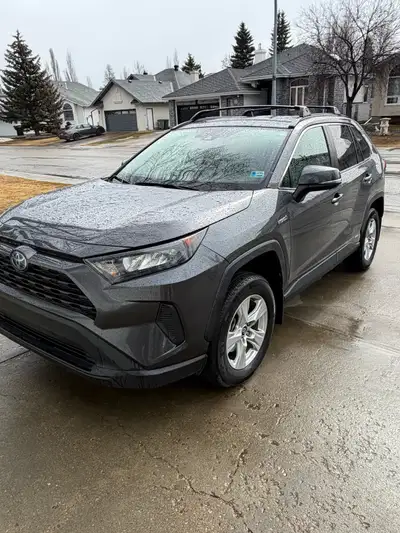 2019 Toyota RAV4 LE Awd Hybrid. Always dealer maintained. Last service April 2026. Comes with additi...