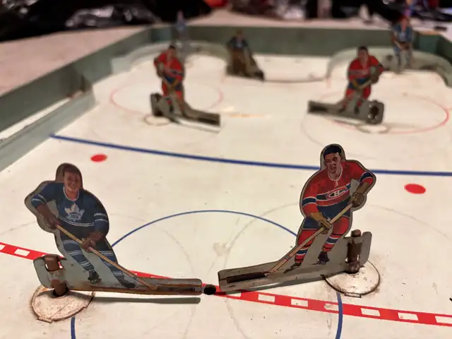 Toronto VS Montreal vintage table game in Arts & Collectibles in London - Image 3