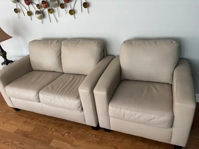 Leather sofa set in Chairs & Recliners in City of Halifax - Image 6
