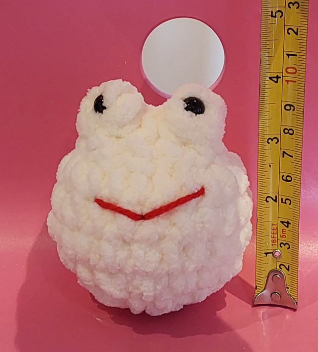 Grenouille en laine fait à la main/Handmade crochet frog dans Jouets et jeux  à Longueuil/Rive Sud - Image 4