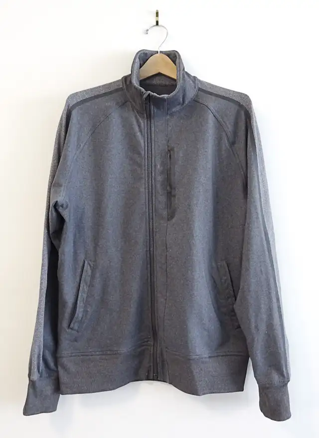 Men’s Large LULULEMON full-zip lifestyle sweatshirt. in Men's in Markham / York Region - Image 2