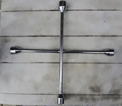 4-Way Lug Wrench 14inc 17mm, 19mm, 21mm, 23mm