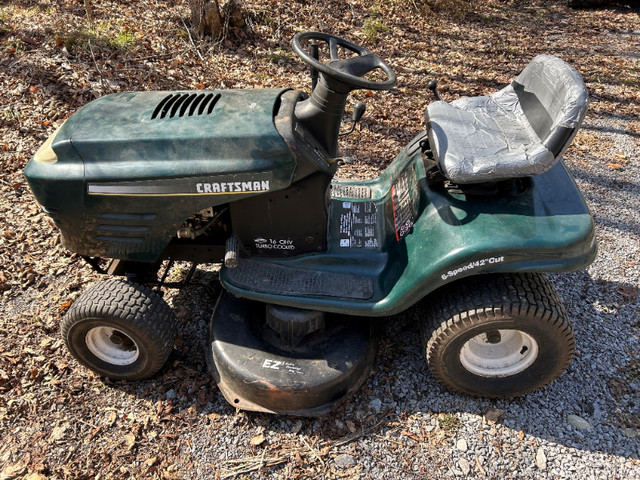 Craftsman 42 inch deck lawn tractor in Lawnmowers & Leaf Blowers in Belleville - Image 2