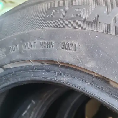 Used Less than 1 season.. Like new, Minimal wear..Made 2021. All Four 205 70 15 General Altimax 12 S...