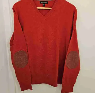 Banana Republic Men's pullover sweater in size Medium, View more