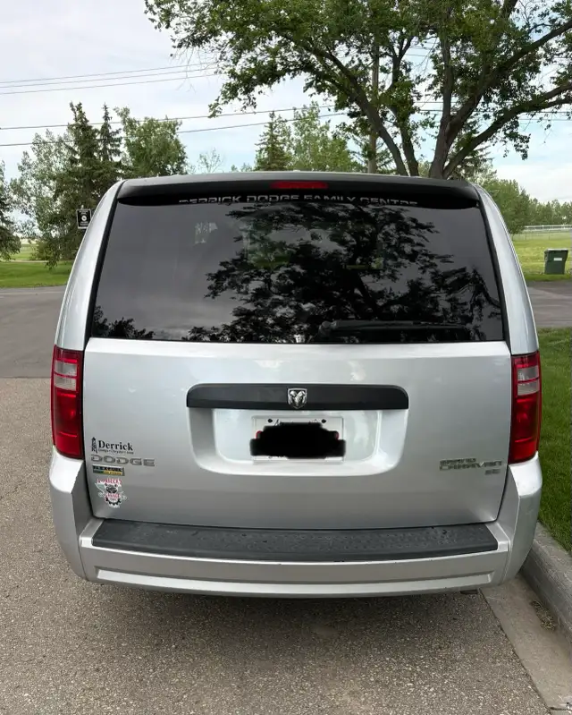 Dodge caravan se 558375862062950401