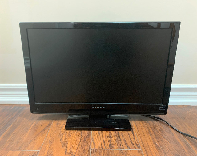 22” TV with Wall Mount in Video & TV Accessories in City of Toronto