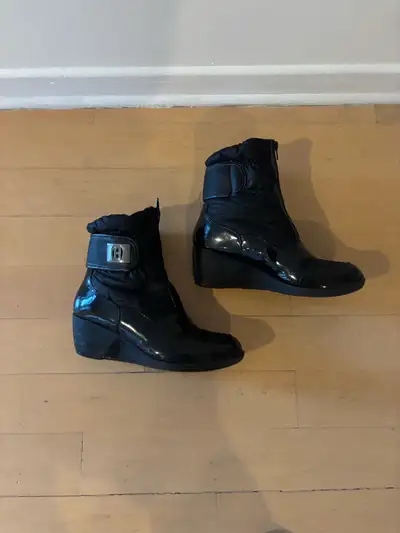 Women’s Black Winter Boots - Bottes Noir D’Hiver pour Femmes, View more