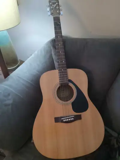 f210 Yamaha guitar, View more