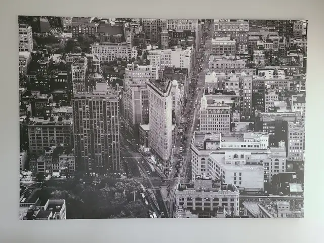 New York City Canvas Print in Arts & Collectibles in Regina - Image 2