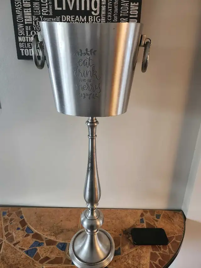 Stainless Steel Bottle Chiller  in Home Décor & Accents in Gatineau - Image 3