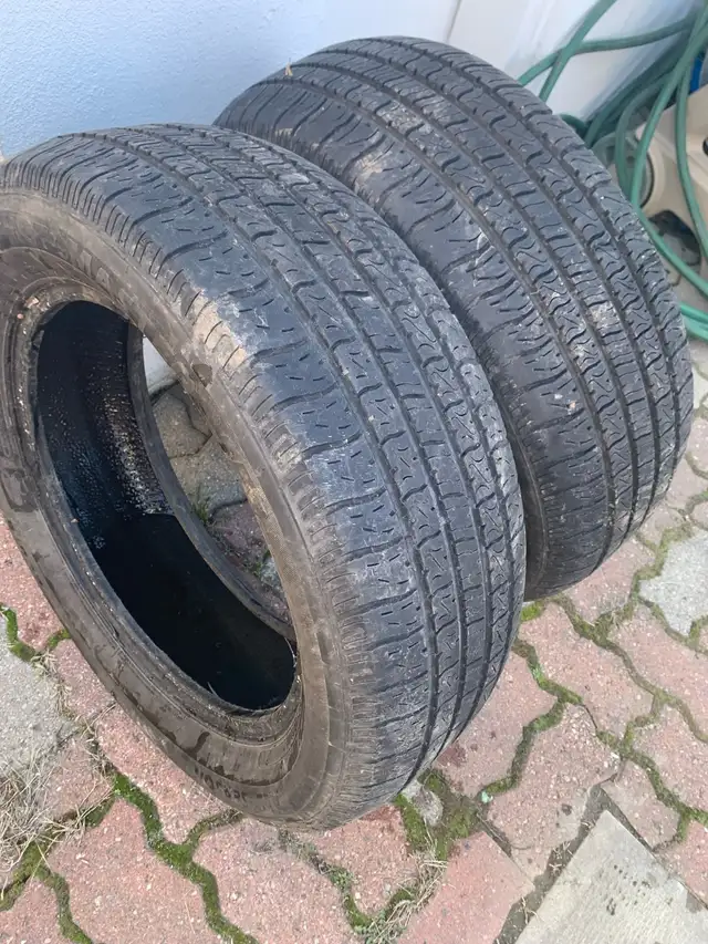 2 Pneus d'été 225/60/17 in Tires & Rims in City of Montréal - Image 3